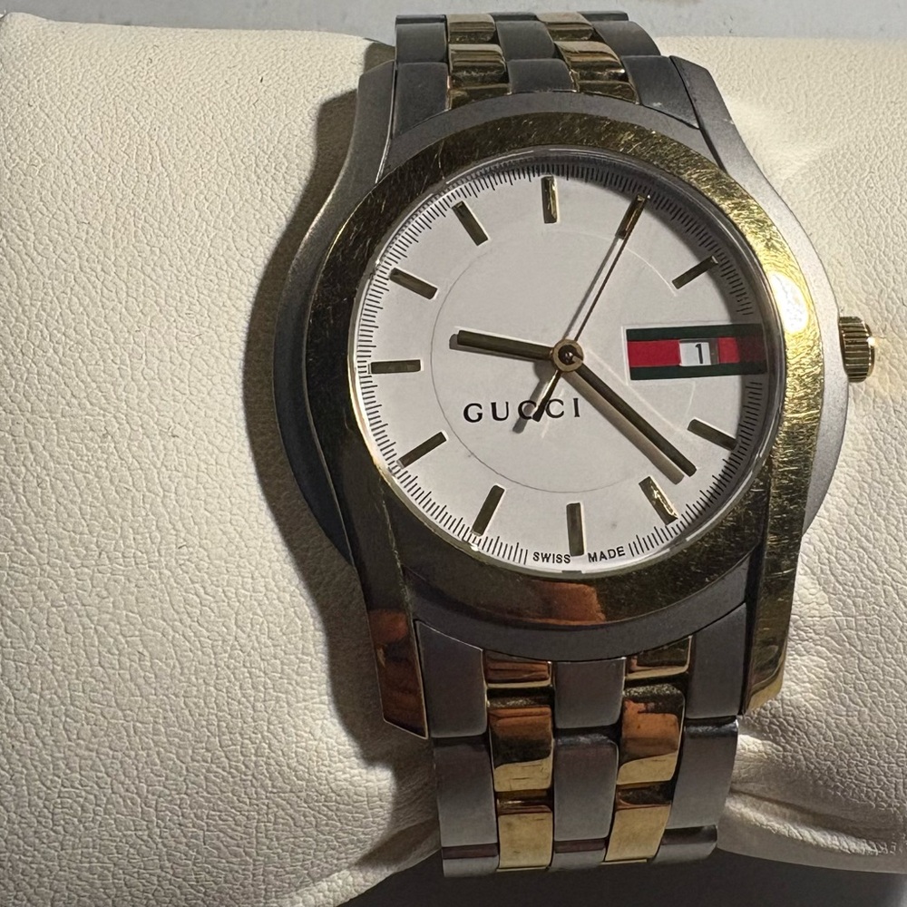 Gucci Gold and Silver Watch 5500m